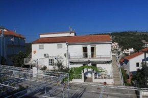 Отель Apartments with a parking space Mavarstica, Ciovo - 8685  Трогир